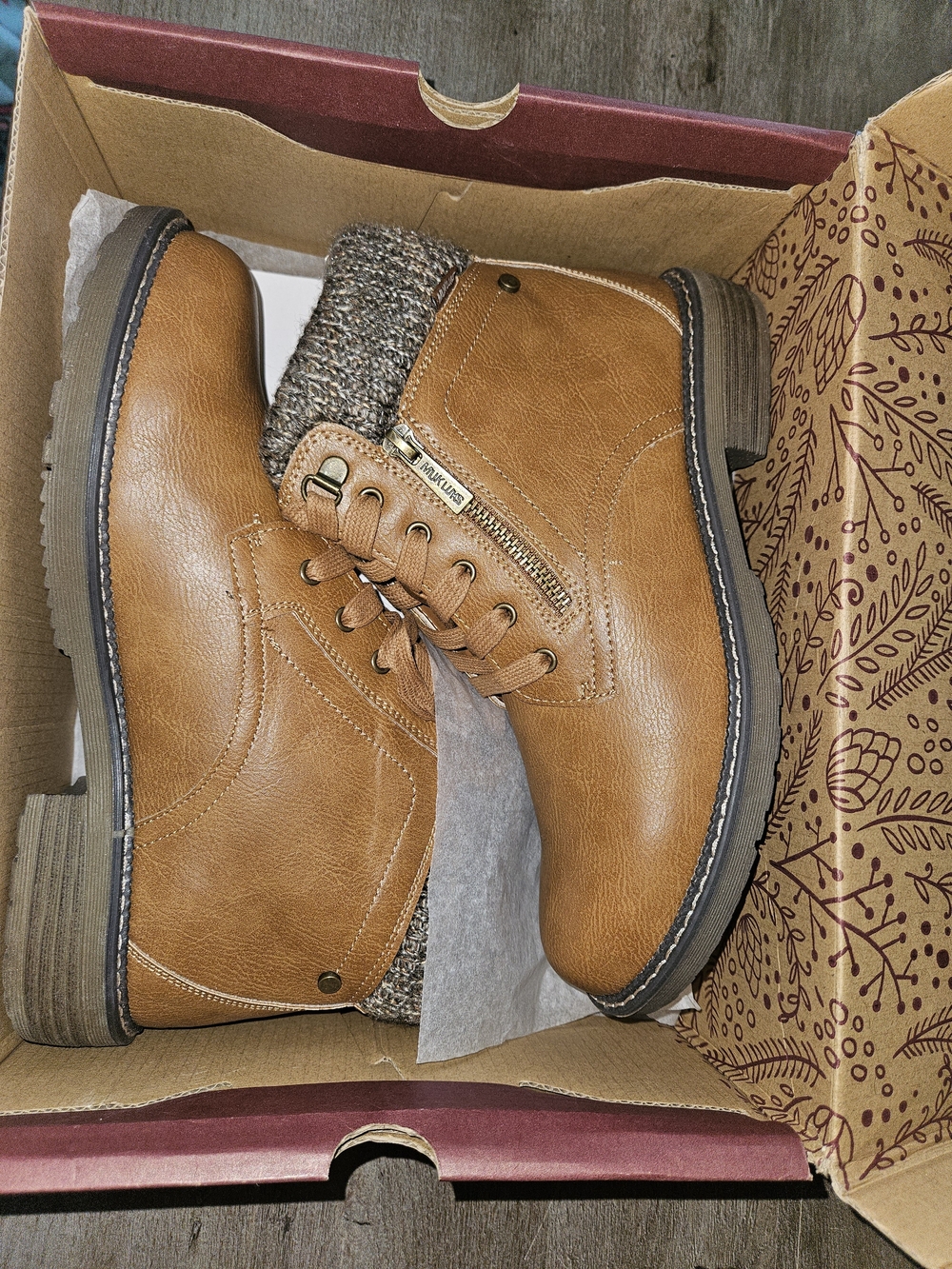 Muk Luks Chestnut Lace-Up Ankle Boots with Knit Collar Size 9